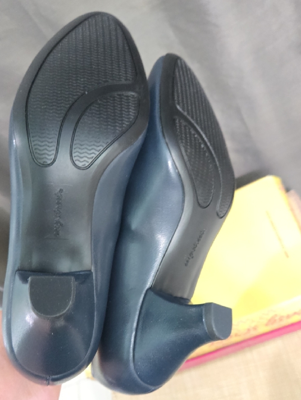 Navy Round-Toe Heels - Picture 4 of 11